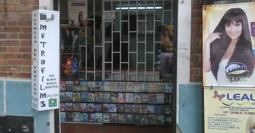 CLINICA DEL VESTIDO  METROFILMS